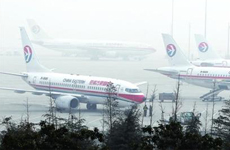 霧鎖航班囧在昆明機(jī)場(chǎng)三日 7000旅客滯留