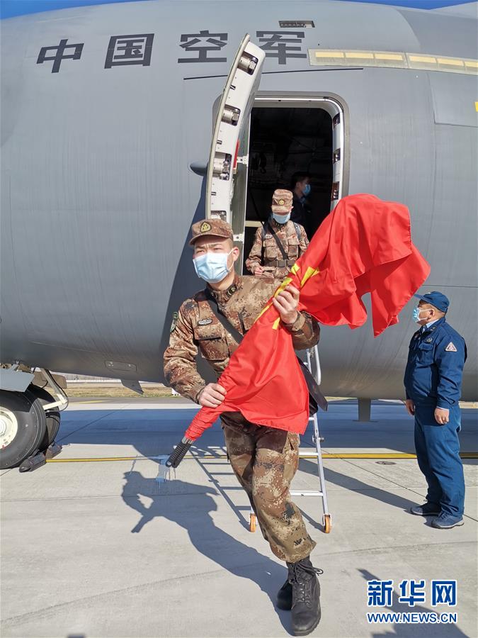 （聚焦疫情防控&middot;圖文互動）（5）空軍第四次向武漢大規模空運醫療隊員和物資