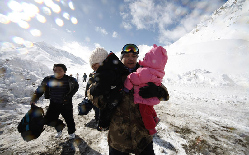 李翔作品：新疆軍區塔城、阿勒泰地區特大暴雪災害救災紀實