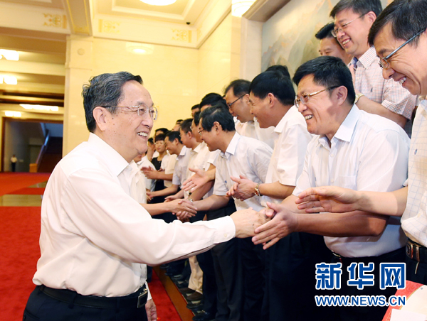 會前，俞正聲、張高麗接見援藏干部代表，向參加對口支援西藏工作的各地區各部門各單位和廣大援藏干部表示誠摯問候。新華社記者 姚大偉 攝