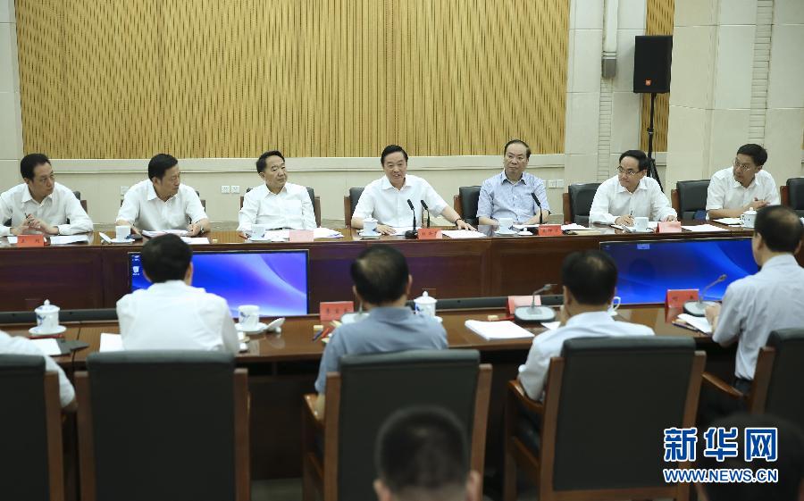 8月31日，中宣部在北京召開(kāi)創(chuàng)新新聞傳播工作交流會(huì)，中共中央政治局委員、中央書(shū)記處書(shū)記、中宣部部長(zhǎng)劉奇葆出席會(huì)議并講話。新華社記者蘭紅光攝