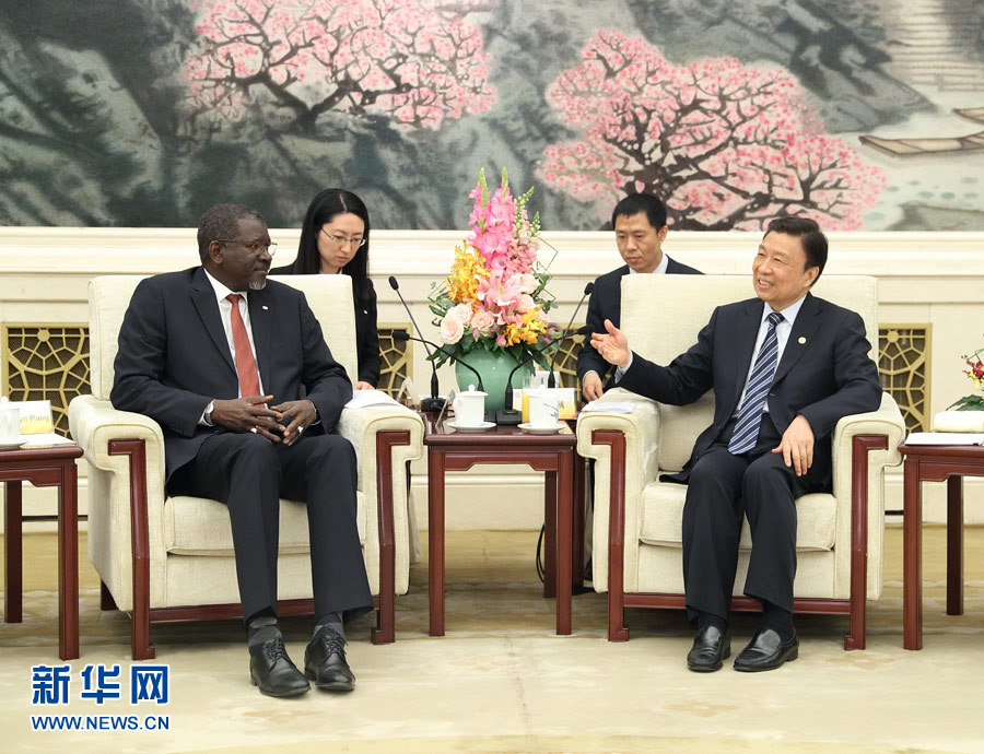 5月15日，國家副主席、中國紅十字會名譽會長李源潮在北京會見來華出席&ldquo;一帶一路&rdquo;國際合作高峰論壇的紅十字會與紅新月會國際聯合會秘書長阿西。新華社記者 王曄 攝