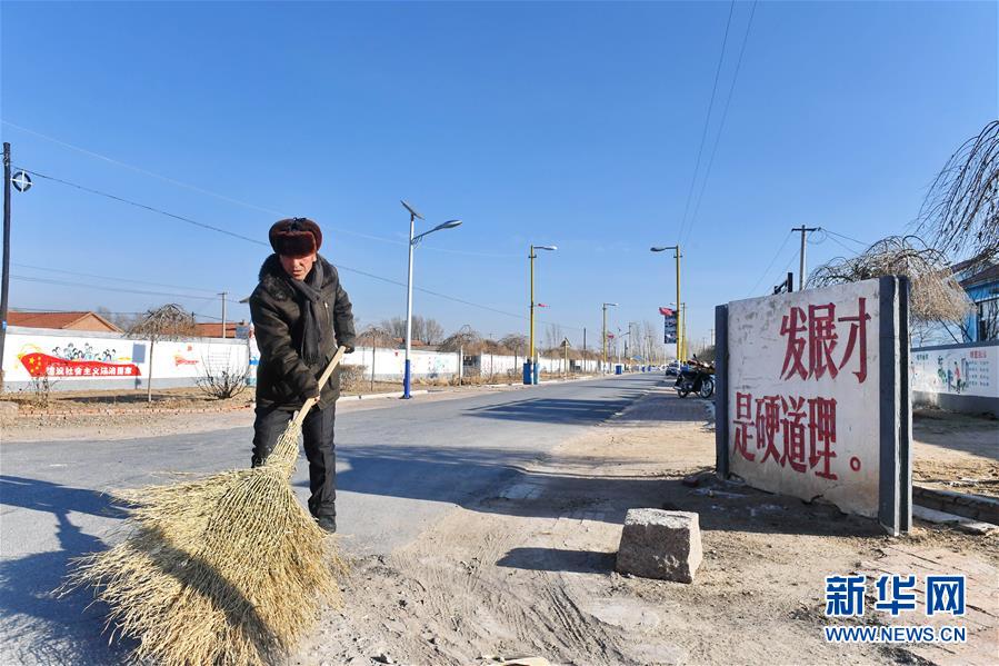 （新華全媒頭條&middot;新時代新氣象新作為&middot;圖文互動）（1）抬腳踏上水泥路，出門坐上公交車&mdash;&mdash;我國竭力破除農村交通&ldquo;最后一公里&rdquo;瓶頸