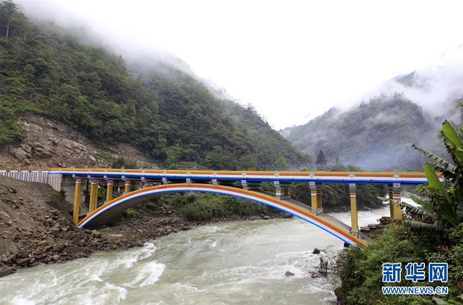 （圖文互動&middot;新華全媒頭條）（4）讓農民致富奔小康的道路越走越寬廣&mdash;&mdash;黨的十八大以來以習近平同志為核心的黨中央關心農村公路發展紀實