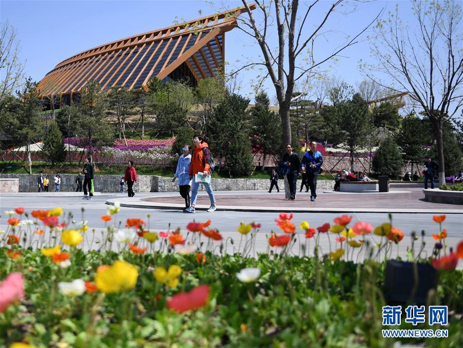 （在習近平新時代中國特色社會主義思想指引下&mdash;&mdash;新時代新作為新篇章&middot;圖文互動）（9）從世園會&ldquo;看&rdquo;中國綠色發展之路&mdash;&mdash;寫在北京世園會&ldquo;中國國家館日&rdquo;到來之際