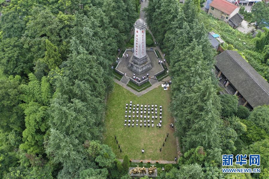 （壯麗70年&middot;奮斗新時代&mdash;&mdash;記者再走長征路&middot;圖文互動）（3）紅軍洞 紅軍路 紅巖村&mdash;&mdash;永不止息的長征精神