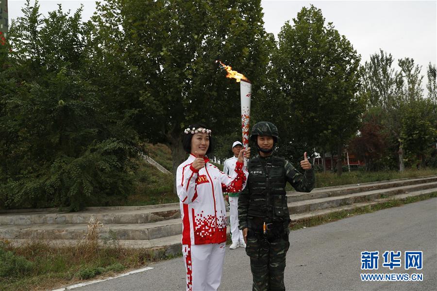 （軍運會&middot;圖文互動）（2）軍運會軍營火炬傳遞活動最后一站武警獵鷹突擊隊站舉行（配本社同題文字稿）
