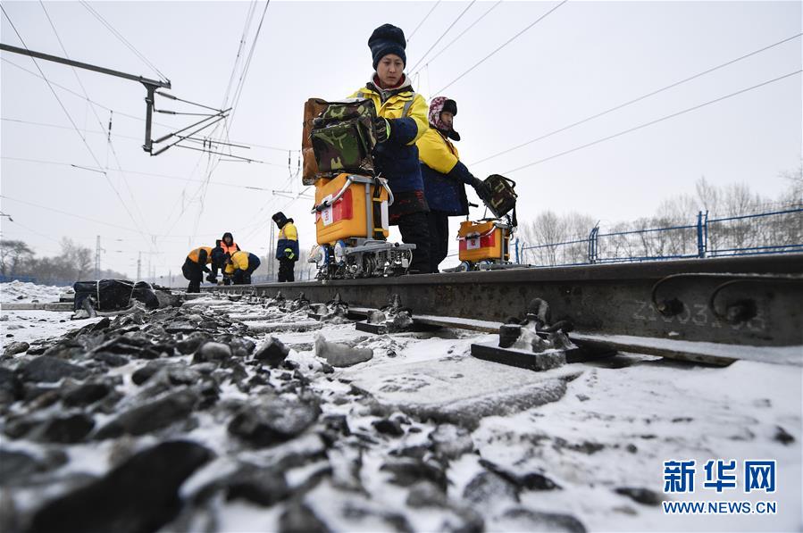 （新春走基層）（1）嚴寒下的&ldquo;鐵路醫生&rdquo;：風雪中守護回家路
