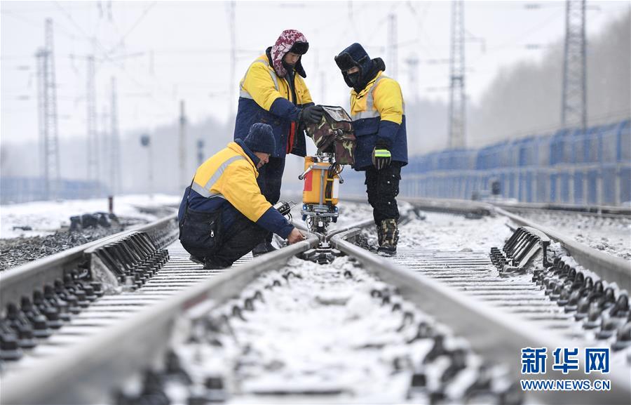 （新春走基層）（6）嚴寒下的&ldquo;鐵路醫生&rdquo;：風雪中守護回家路