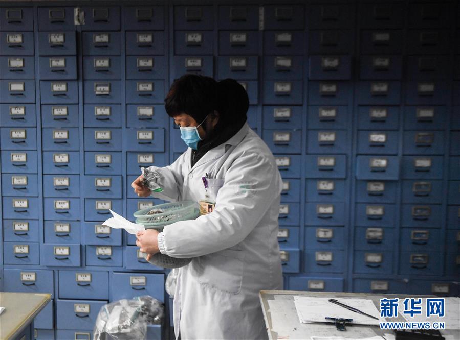 （聚焦疫情防控&middot;圖文互動）（3）參與救治新冠肺炎確診病例超八成&mdash;&mdash;中醫藥在抗擊疫情中貢獻力量