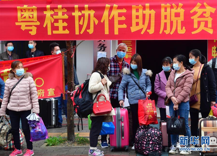 （新華全媒頭條&middot;在習(xí)近平新時(shí)代中國(guó)特色社會(huì)主義思想指引下&mdash;&mdash;新時(shí)代新作為新篇章&middot;圖文互動(dòng)）（6）同心戰(zhàn)&ldquo;疫&rdquo;彰顯人民至上&mdash;&mdash;各地各部門貫徹落實(shí)習(xí)近平總書記重要指示精神統(tǒng)籌推進(jìn)疫情防控和經(jīng)濟(jì)社會(huì)發(fā)展 