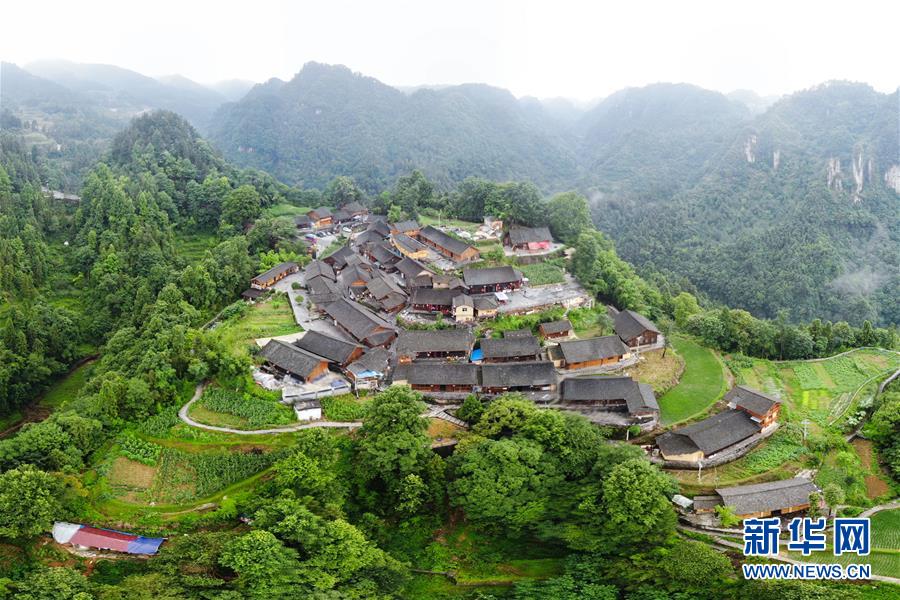 （新華全媒頭條&middot;走向我們的小康生活&middot;圖文互動）（7）那山，那人，那苗寨&mdash;&mdash;十八洞村三代人的奮斗史