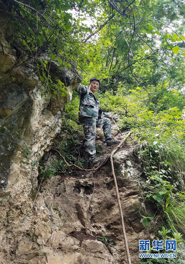 (新華全媒頭條·走向我們的小康生活·圖文互動)(4)奮斗繪就“新天府”——川蜀大地干群“戰(zhàn)貧”軌跡掃描