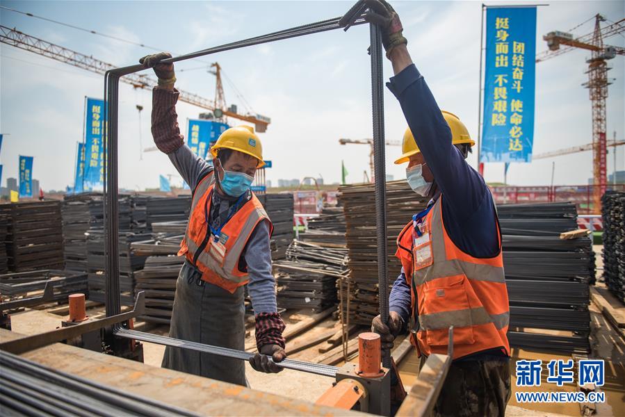 （兩會&middot;熱點畫報）（13）代表委員建言統(tǒng)籌做好經(jīng)濟(jì)社會發(fā)展工作