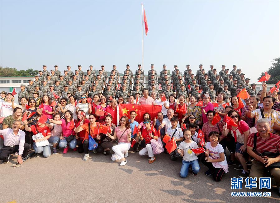 （圖文互動(dòng)）（4）&ldquo;我和我的祖國(guó)，一刻也不能分割&rdquo;&mdash;&mdash;解放軍駐香港部隊(duì)與市民共同慶祝國(guó)慶70周年見聞