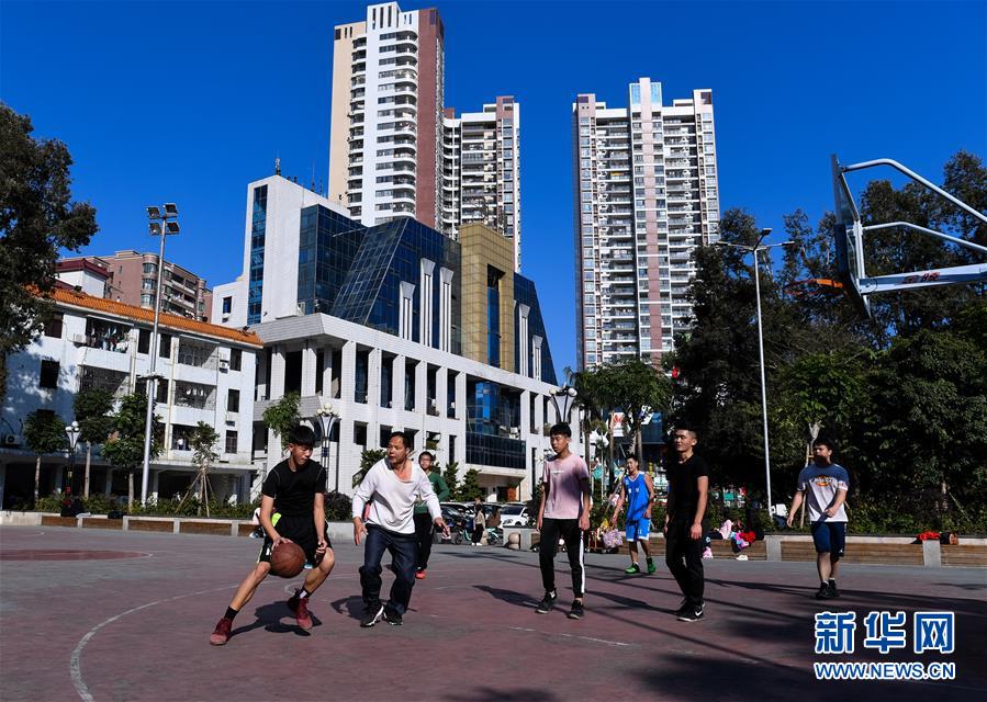 （在習近平新時代中國特色社會主義思想指引下&mdash;&mdash;新時代新作為新篇章&middot;總書記關切開放事&middot;圖文互動）（4）以開放作楫 揚創新之帆&mdash;&mdash;深圳&ldquo;先行示范&rdquo;再啟航