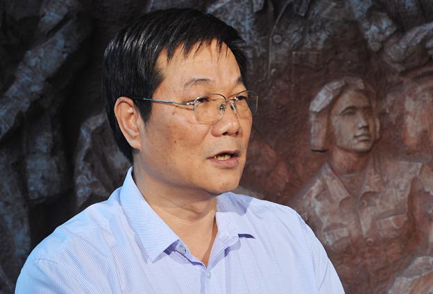 我們把黨的政治優(yōu)勢和現(xiàn)代企業(yè)制度優(yōu)勢結合起來，建立完善決策、執(zhí)行、監(jiān)督三個體系。