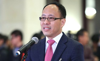 全國政協委員李文俊在&ldquo;委員通道&rdquo;接受采訪