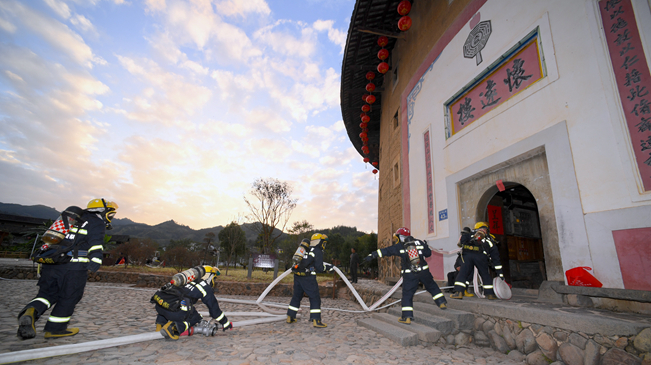 福建南靖：守護世遺土樓的&ldquo;火焰藍&rdquo;