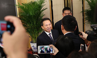 環(huán)境保護部黨組書記、部長李干杰接受記者采訪