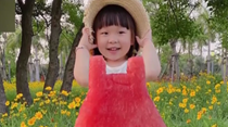把夏天穿身上！寶媽給3歲女兒拍創意果蔬照