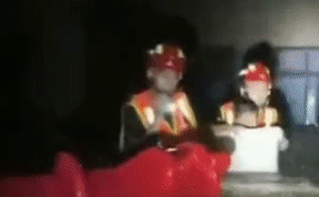 整理箱變小船 小朋友，消防員叔叔來了！