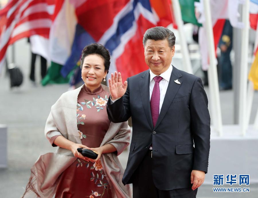 7月7日,二十國集團領導人第十二次峰會在德國漢堡舉行。國家主席習近平出席并發表題為《堅持開放包容 推動聯動增長》的重要講話。這是習近平和夫人彭麗媛出席漢堡峰會舉行的音樂會。新華社記者 劉衛兵 攝 7月7日,二十國集團領導人第十二次峰會在德國漢堡舉行。國家主席習近平出席并發表題為《堅持開放包容 推動聯動增長》的重要講話。這是習近平和夫人彭麗媛出席漢堡峰會舉行的音樂會。新華社記者 劉衛兵 攝