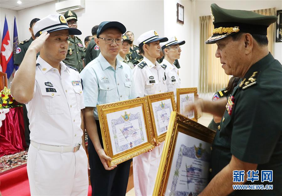 （國際）中國軍醫專家組獲柬埔寨&ldquo;和平騎士勛章&rdquo;