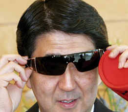 2015，安倍會繼續"暴走"嗎？