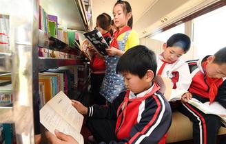 &ldquo;汽車圖書館&rdquo;開進大別山